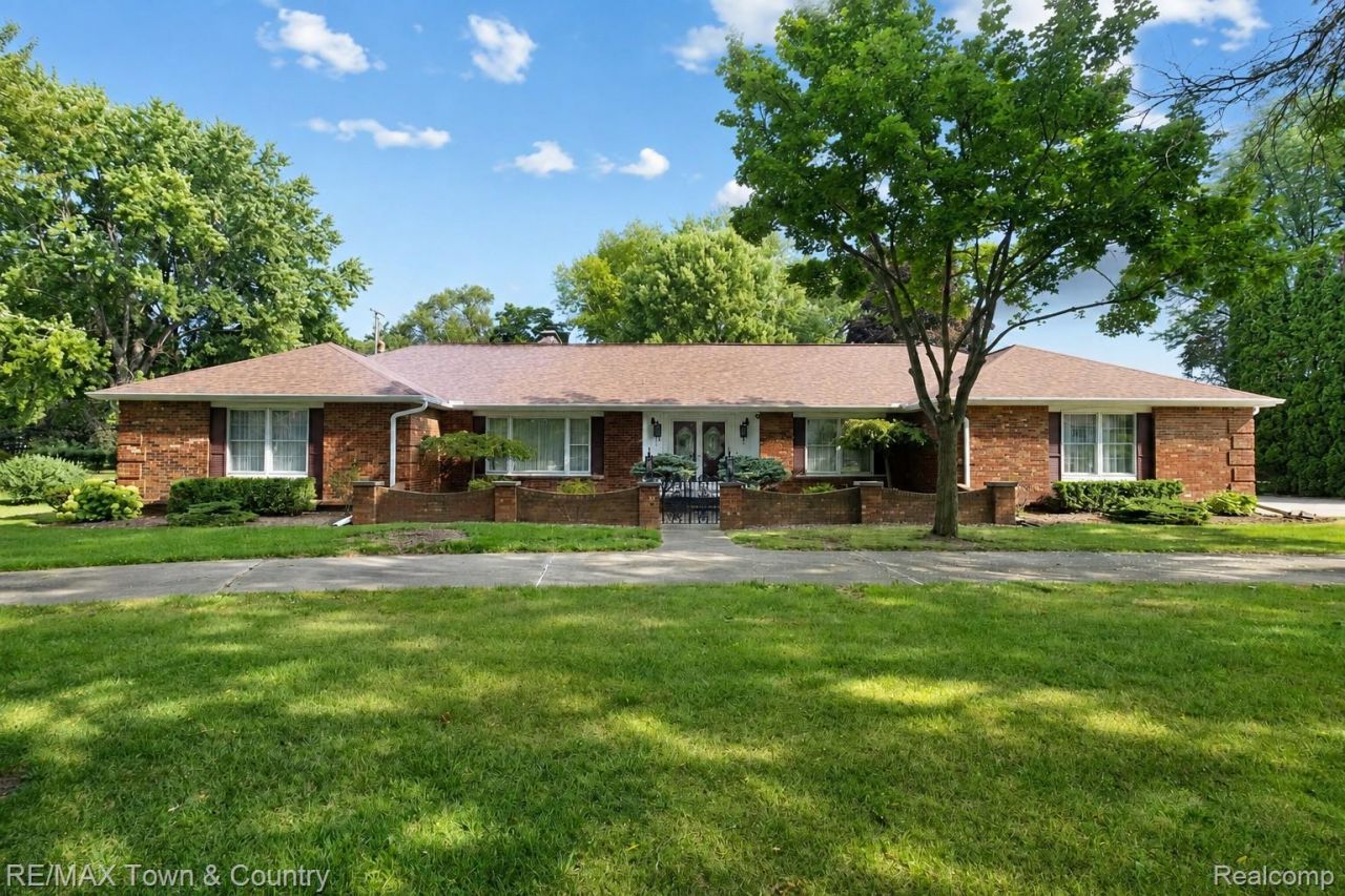 5446 Fernwood Drive, Flint Township, Mi 48532 Main Photo