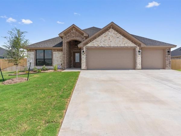 1408 Tahonta Drive, Hewitt, TX 76643