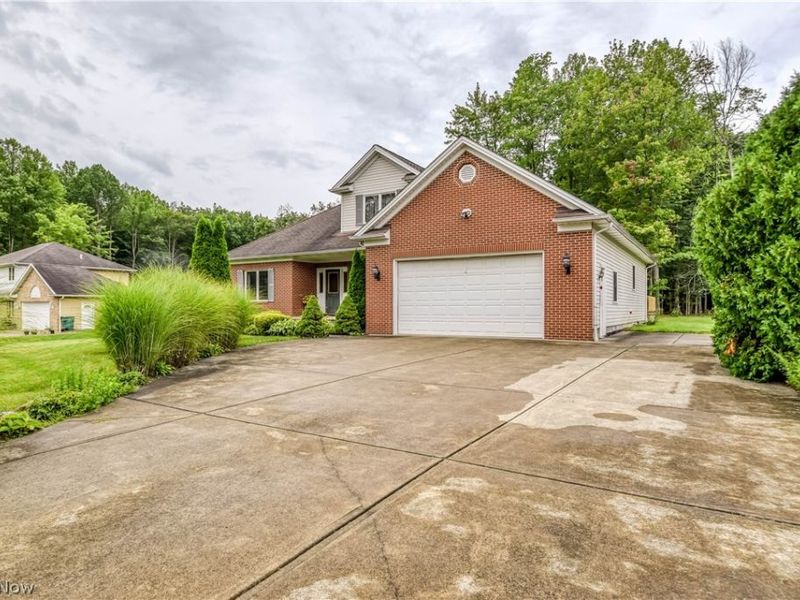 10370 Wilbert Drive, Kirtland, OH 44094 Photo 3