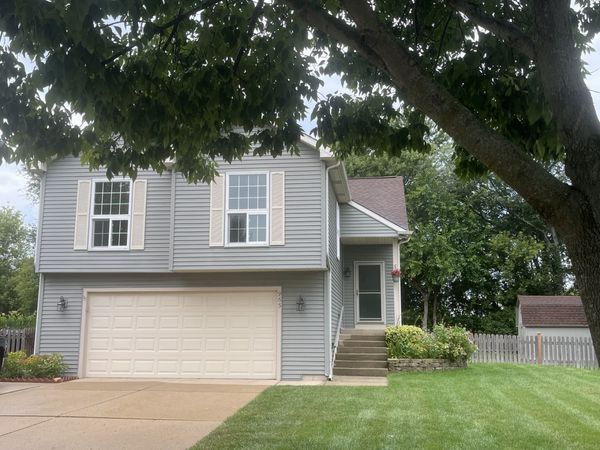965 Amberwood Place , McHenry, IL 60050