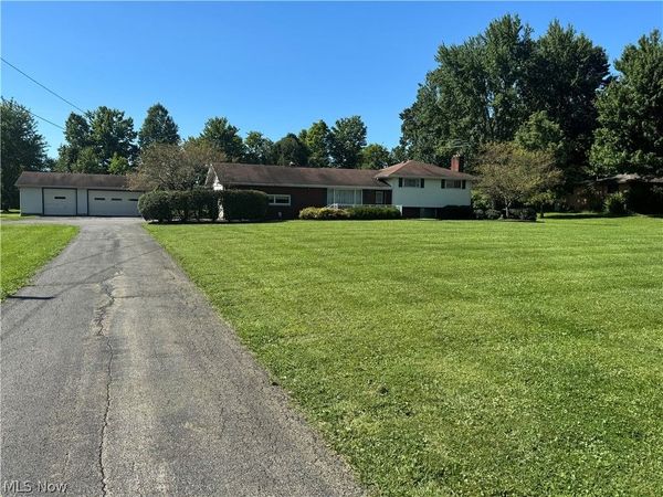 5787 E Calla Road , New Middletown, OH 44442