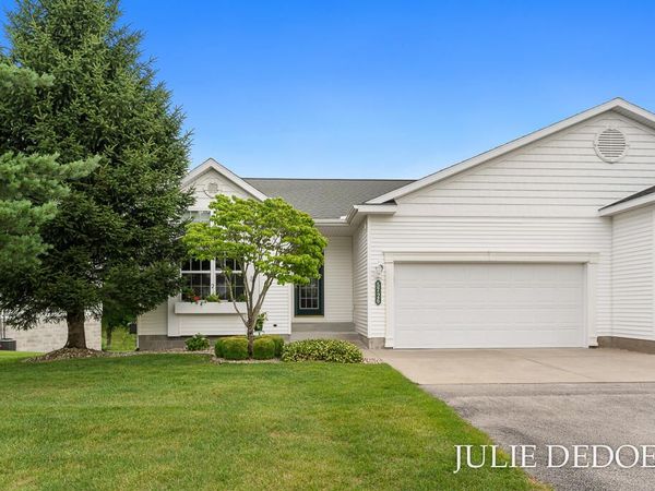 5726 N Turning Leaf Way, Fruitport, MI 49415