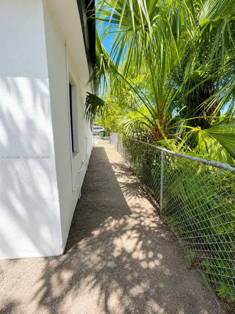 802 NW 3rd Ter, Hallandale Beach, FL 33009 Photo