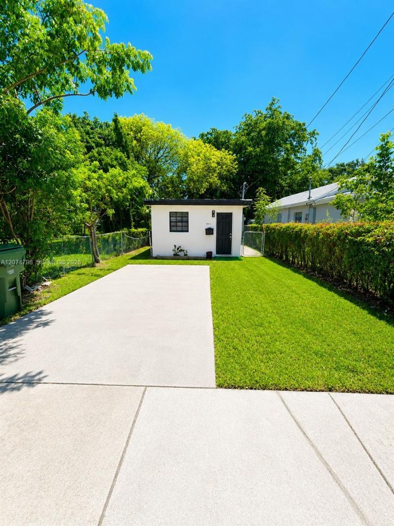 802 NW 3rd Ter, Hallandale Beach, FL 33009 Photo
