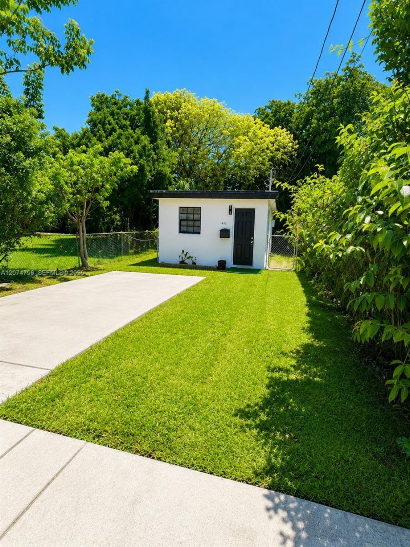 802 NW 3rd Ter, Hallandale Beach, FL 33009 Photo