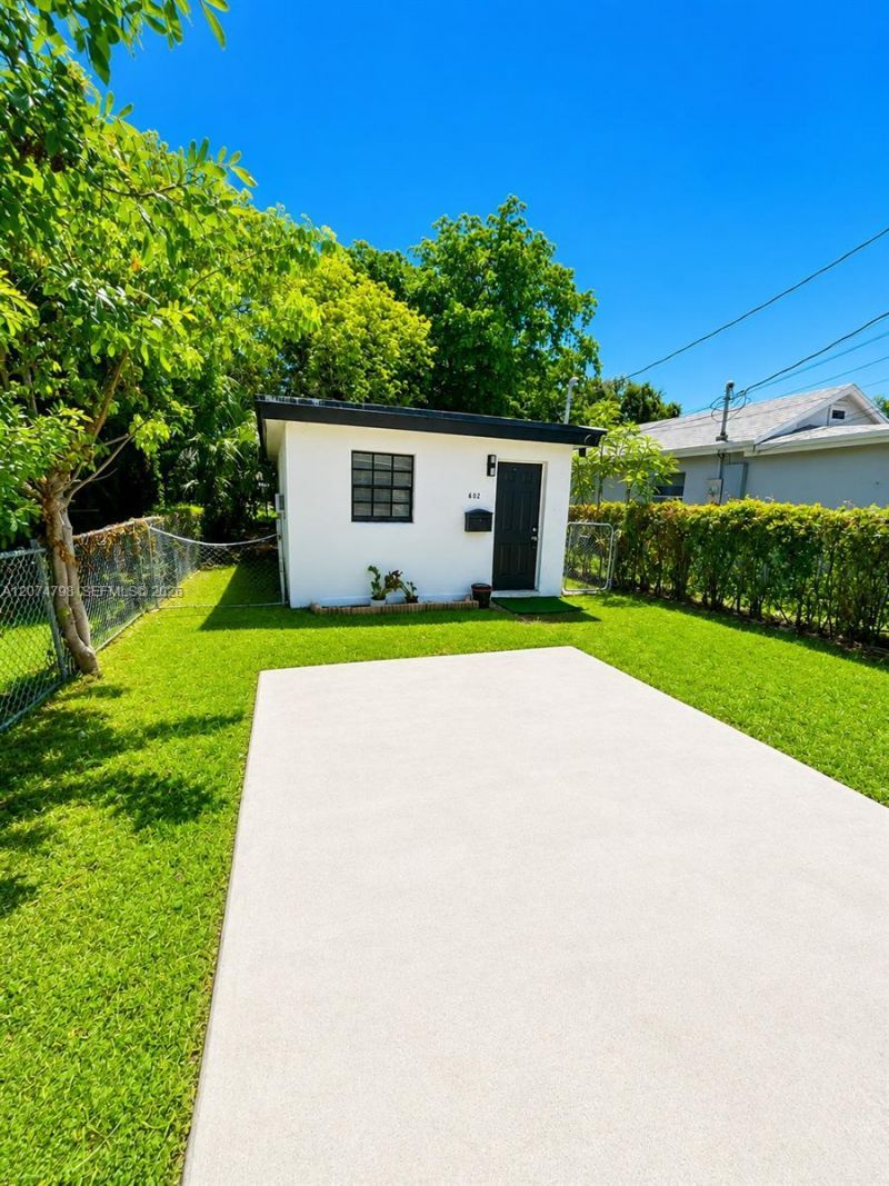 802 NW 3rd Ter, Hallandale Beach, FL 33009 Photo