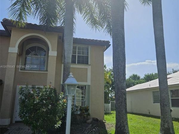1072 NW 139th Ter, Pembroke Pines, FL 33028