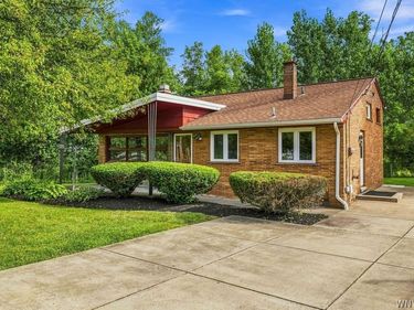 5261 Military Road, Lewiston, NY 14092