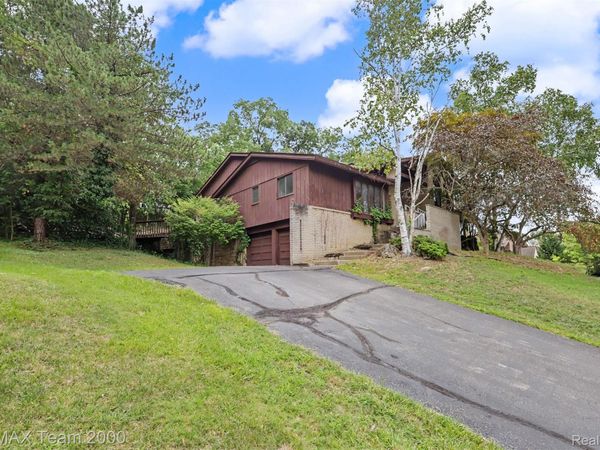 3030 Bloomfield Park Drive , West Bloomfield Township, Mi 48323