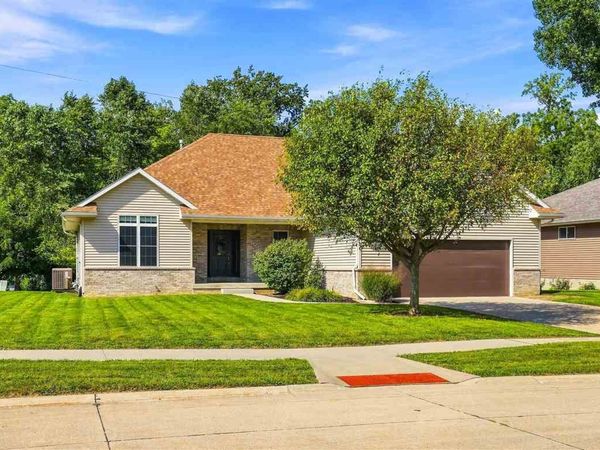 3808 Richland Dr NW, Cedar Rapids, IA 52405