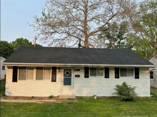 916 N Fell Avenue , Normal, IL 61761
