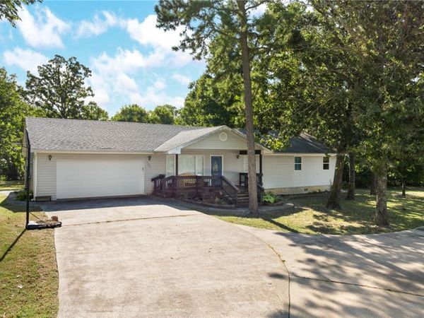 100 Oakdale Lane , Lead Hill, AR 72644