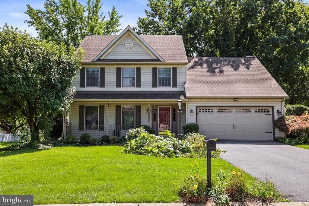 2022 WALFIELD DRIVE , LANCASTER, PA 17601