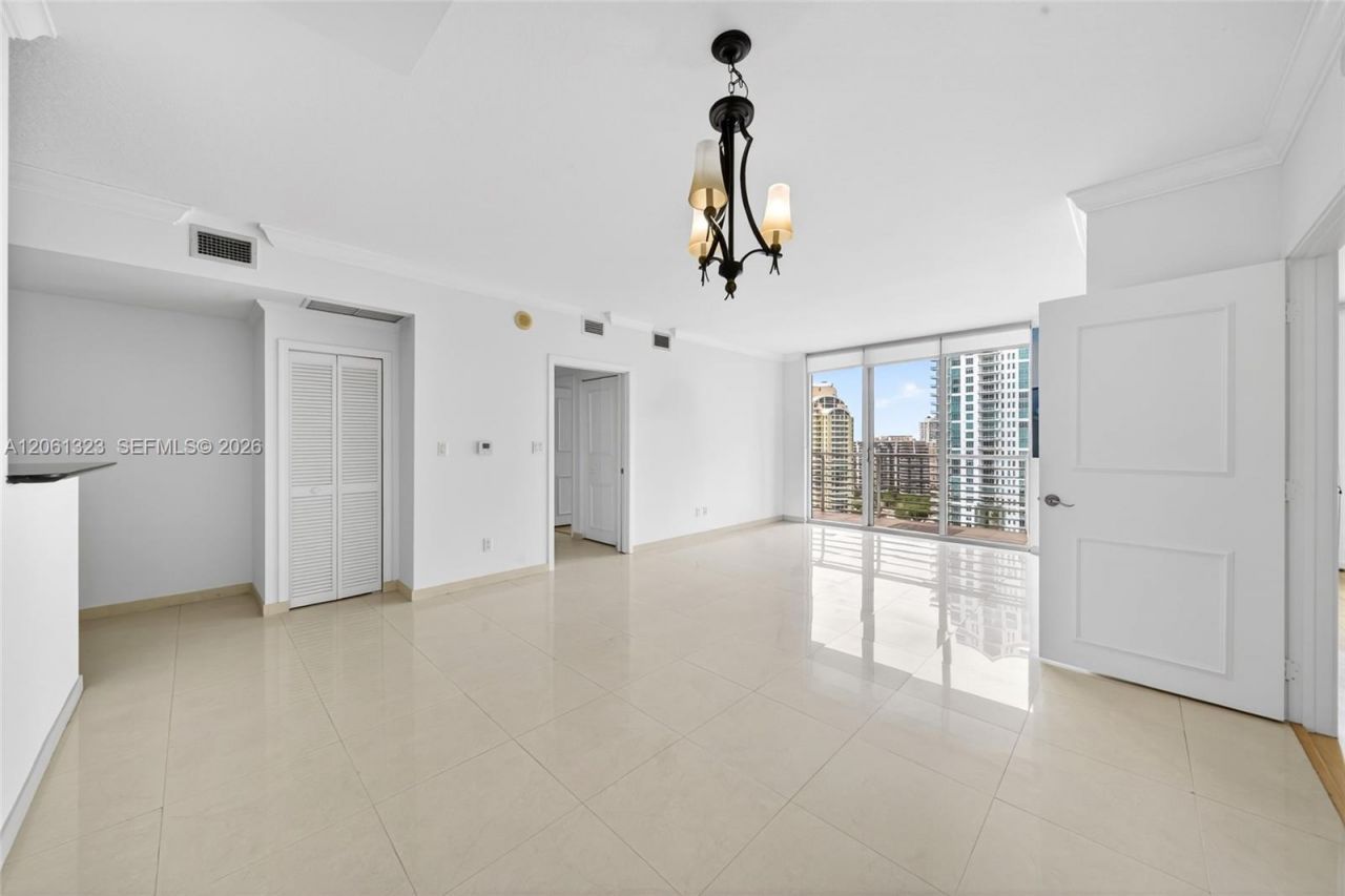 325 S Biscayne Blvd , Unit 2219, Miami, FL 33131 Photo