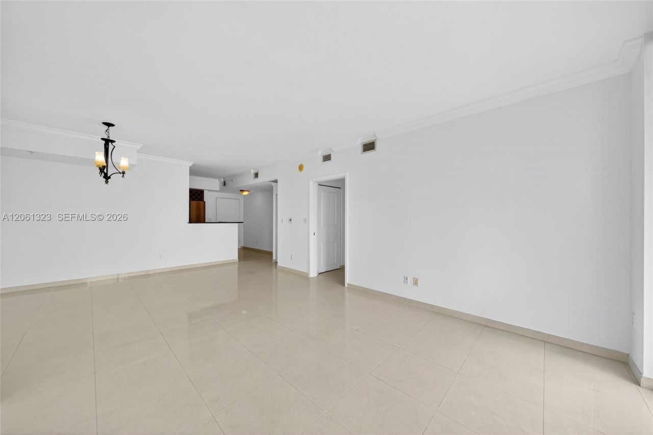 325 S Biscayne Blvd , Unit 2219, Miami, FL 33131 Photo
