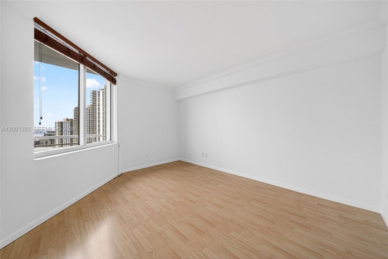 325 S Biscayne Blvd , Unit 2219, Miami, FL 33131 Photo