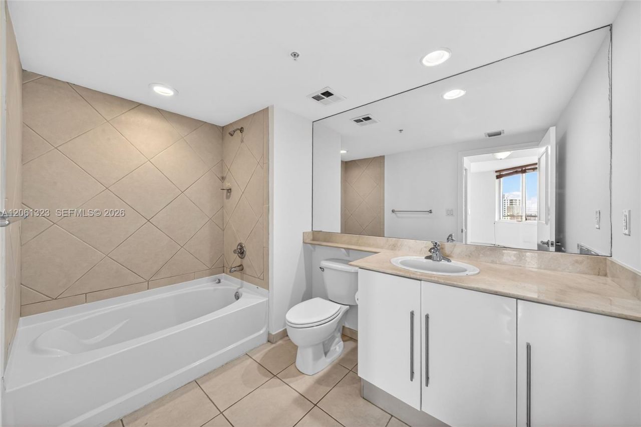 325 S Biscayne Blvd , Unit 2219, Miami, FL 33131 Photo