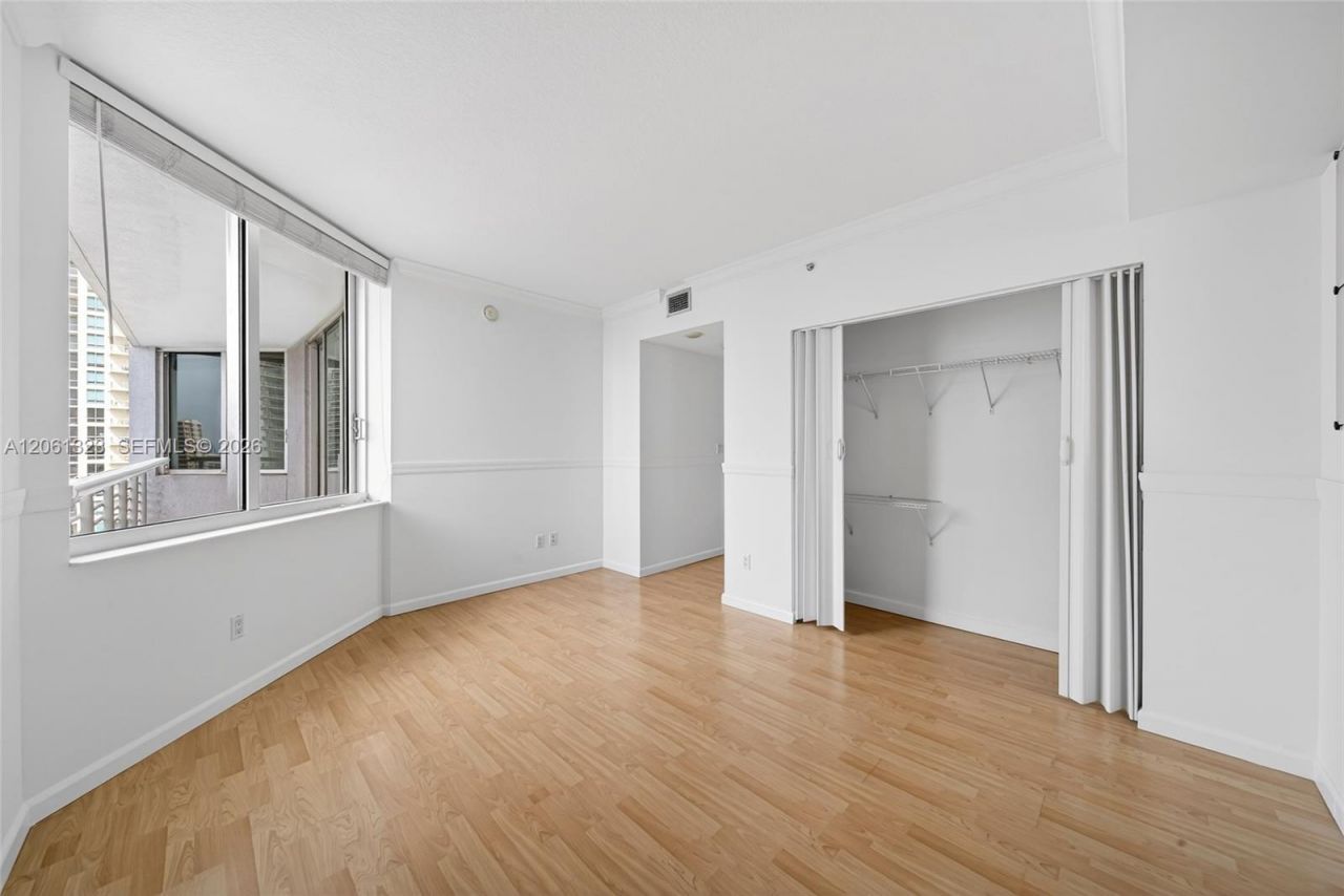 325 S Biscayne Blvd , Unit 2219, Miami, FL 33131 Photo