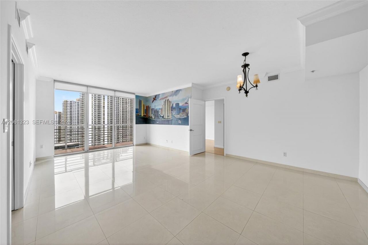 325 S Biscayne Blvd , Unit 2219, Miami, FL 33131 Photo
