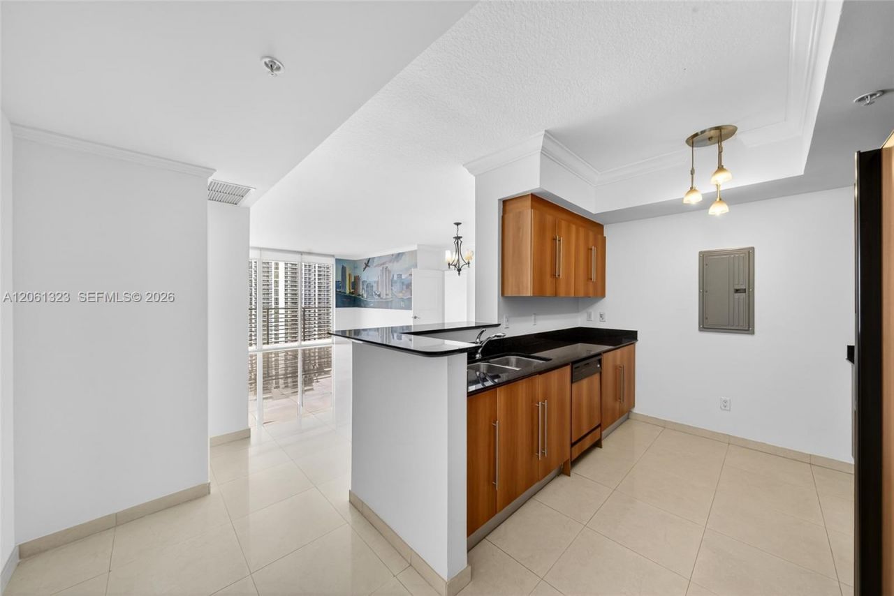 325 S Biscayne Blvd , Unit 2219, Miami, FL 33131 Photo