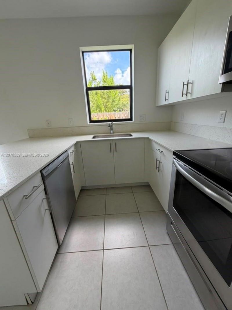 519 NE 208th Ter , Miami, FL 33179 Photo