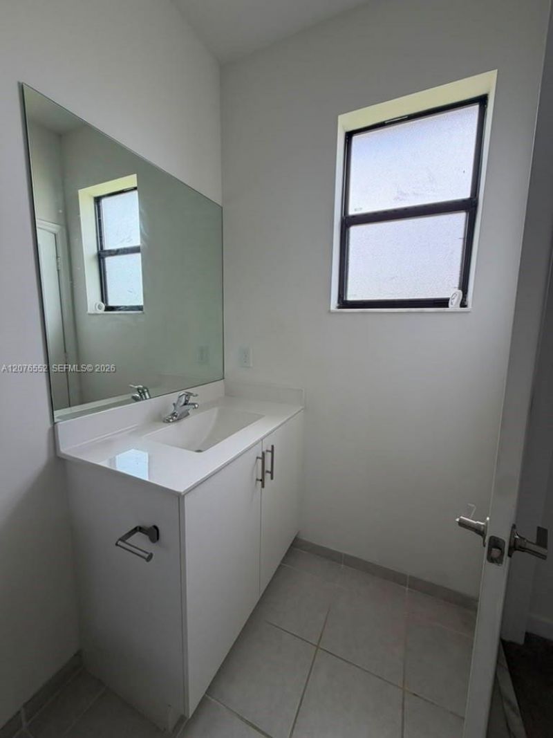 519 NE 208th Ter , Miami, FL 33179 Photo
