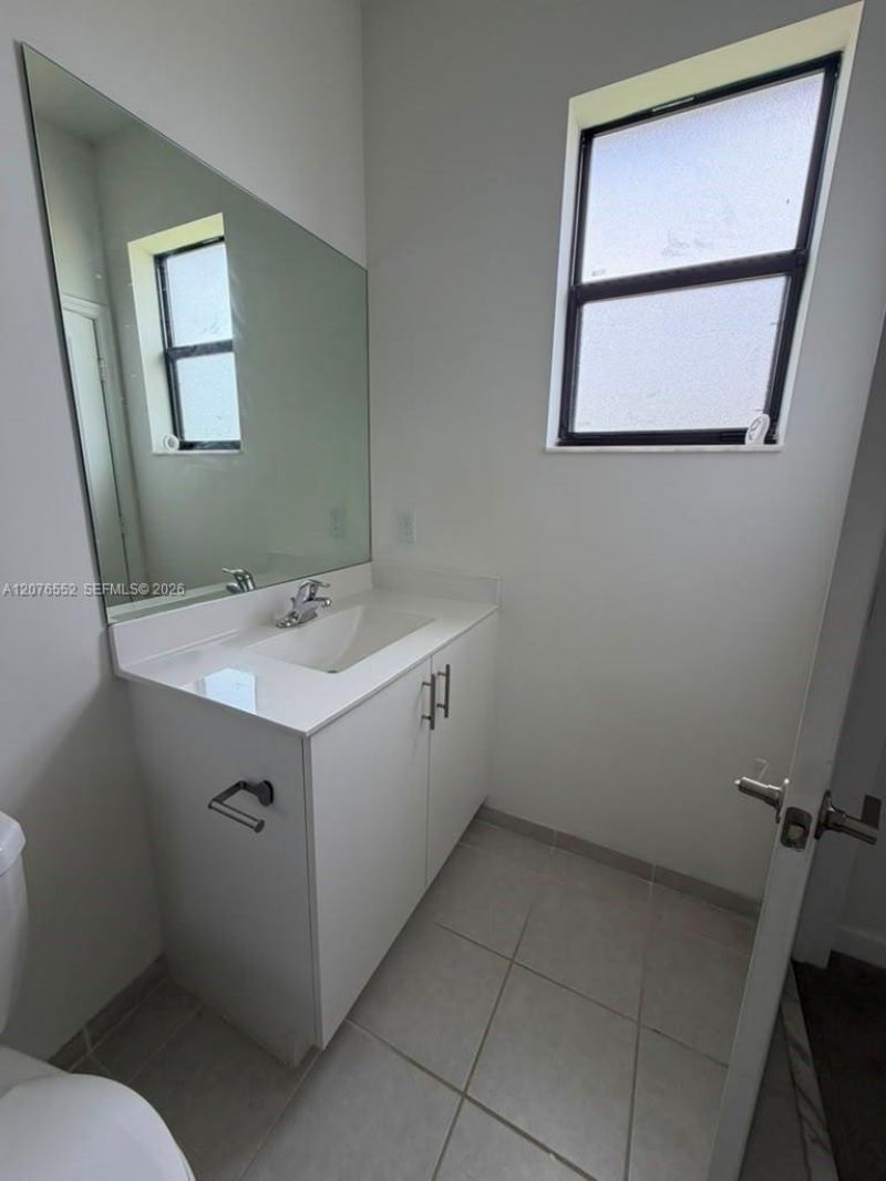519 NE 208th Ter , Miami, FL 33179 Photo