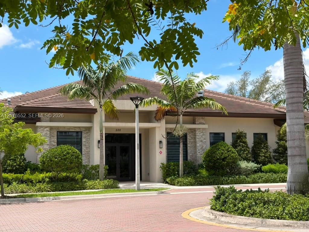 519 NE 208th Ter , Miami, FL 33179 Photo