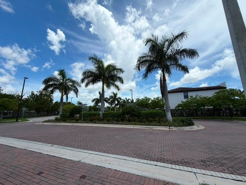 519 NE 208th Ter , Miami, FL 33179 Photo