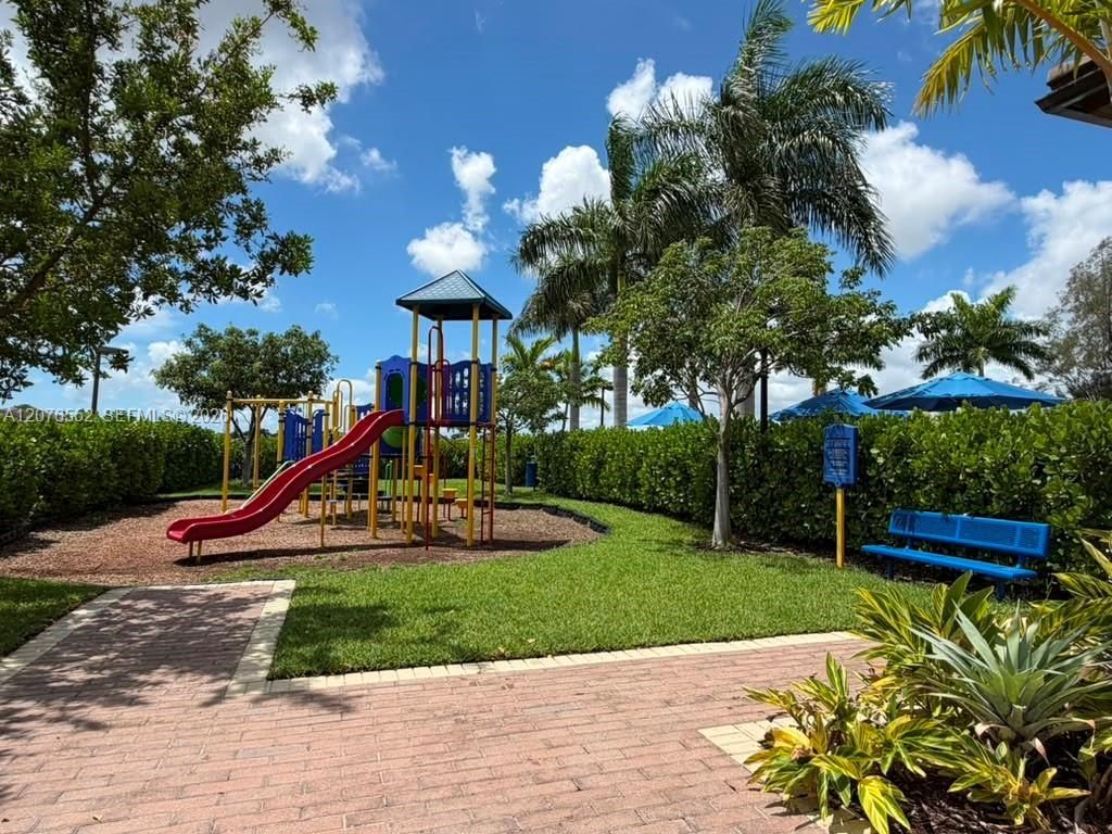 519 NE 208th Ter , Miami, FL 33179 Photo