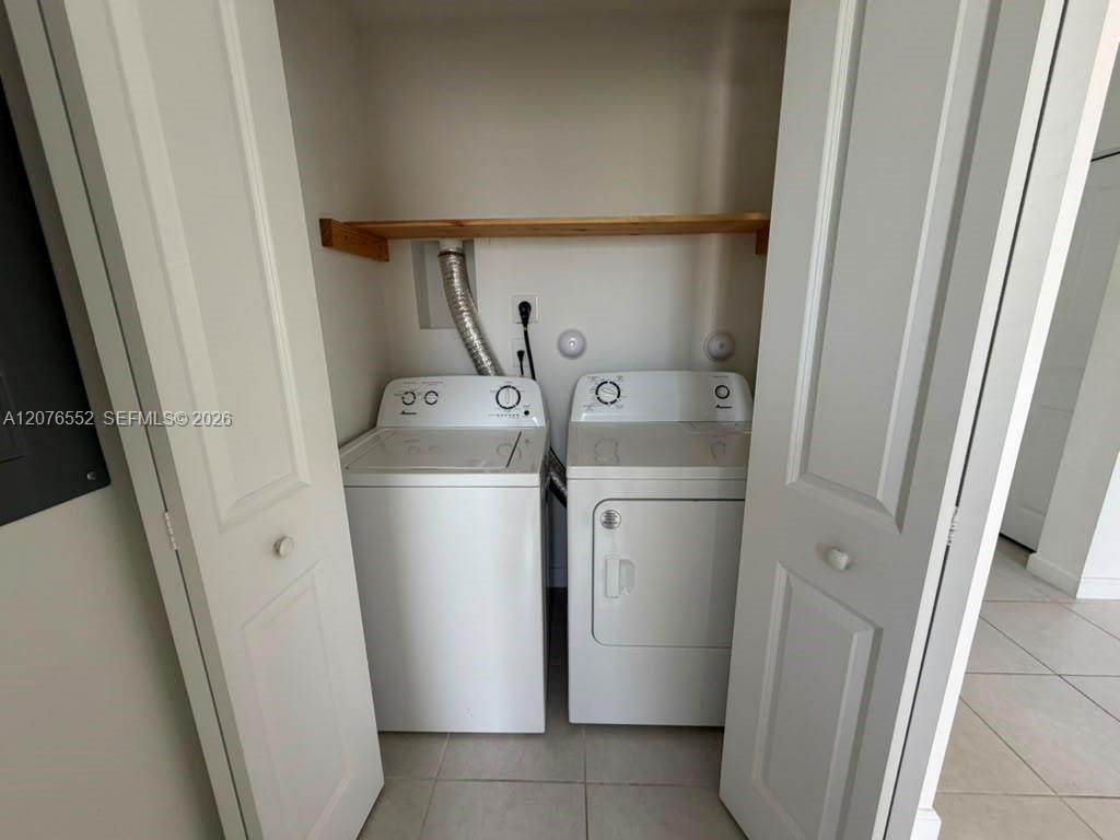 519 NE 208th Ter , Miami, FL 33179 Photo