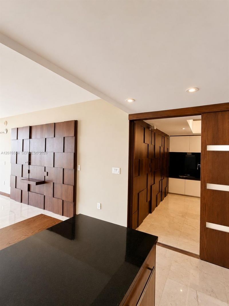 465 Brickell Ave , Unit 5605, Miami, FL 33131 Photo