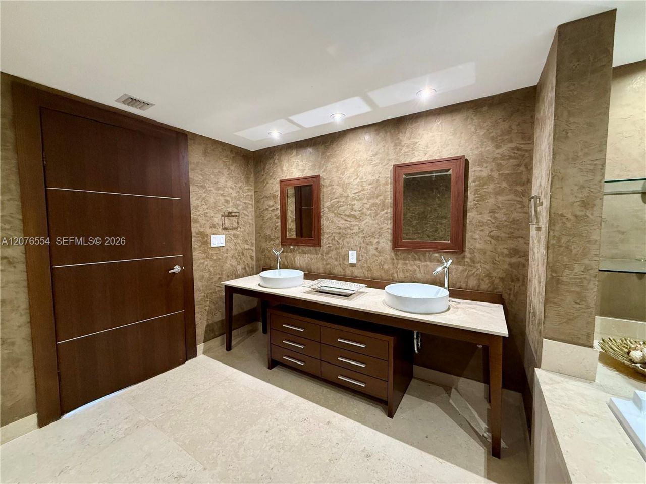 465 Brickell Ave , Unit 5605, Miami, FL 33131 Photo