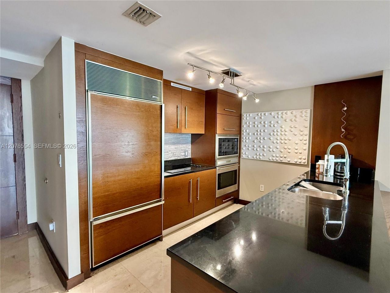 465 Brickell Ave , Unit 5605, Miami, FL 33131 Photo