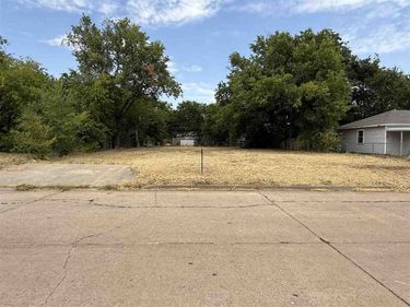 1411 NW Kingsbury Ave, Lawton, OK 73507