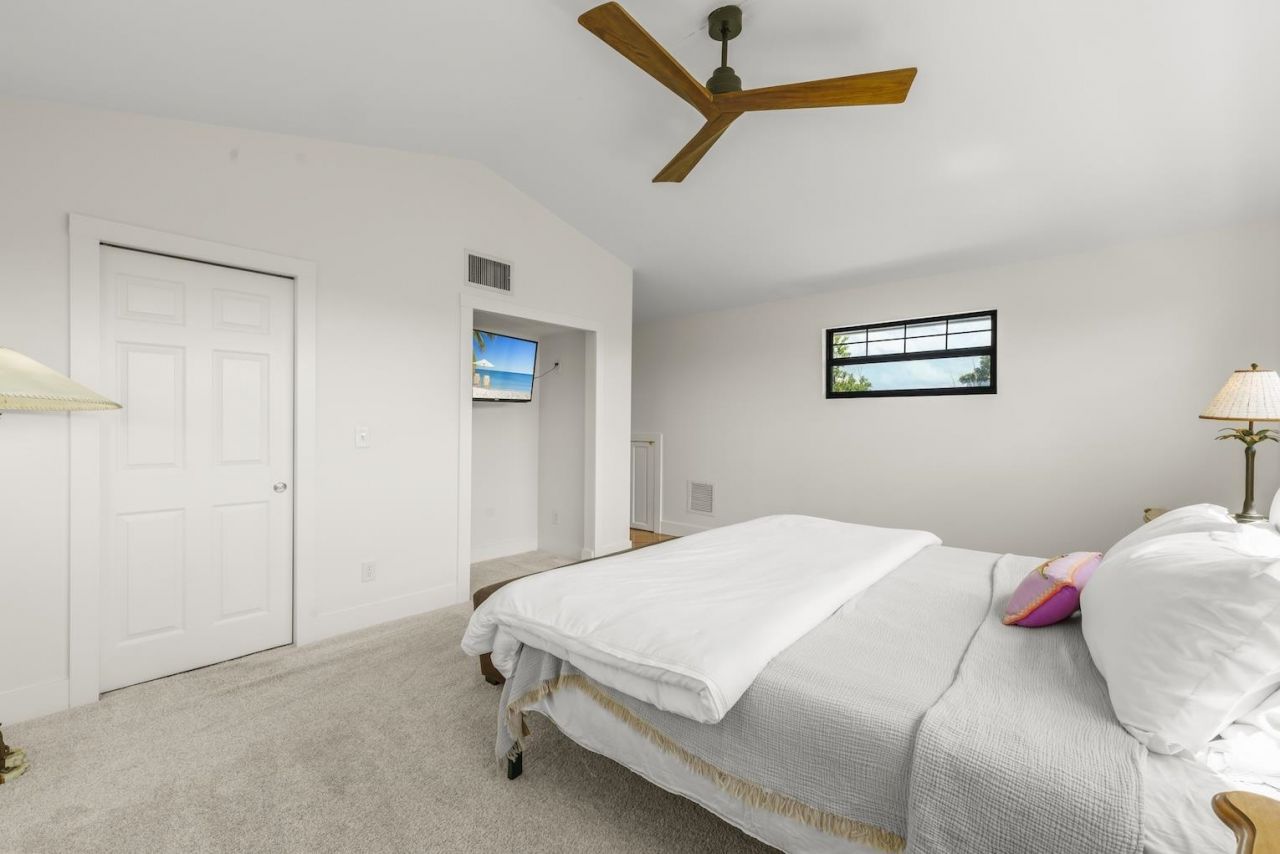 6062 Dinkins Lake Rd, Sanibel, FL 33957 Photo