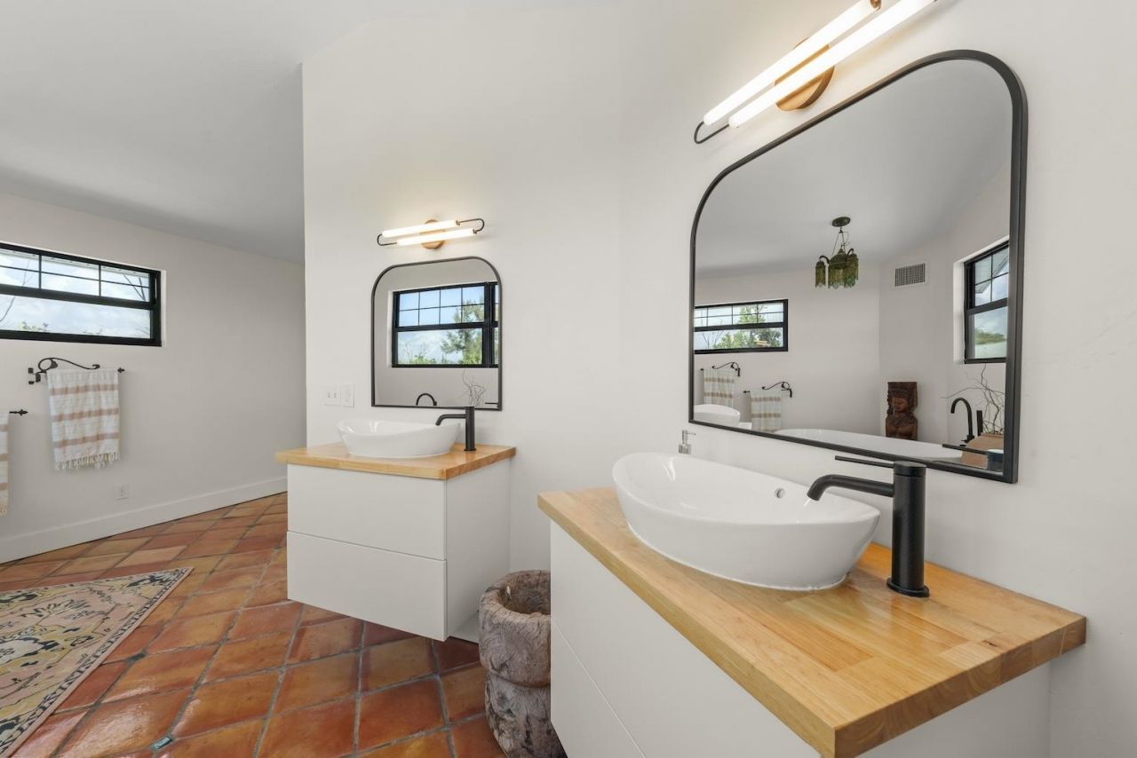 6062 Dinkins Lake Rd, Sanibel, FL 33957 Photo