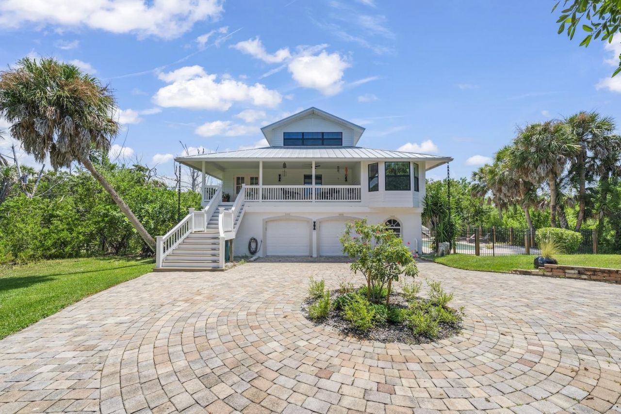6062 Dinkins Lake Rd, Sanibel, FL 33957 Photo