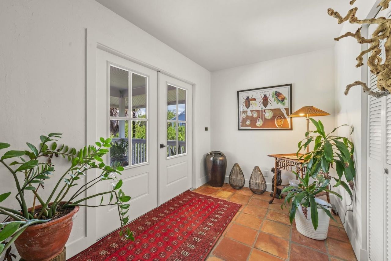6062 Dinkins Lake Rd, Sanibel, FL 33957 Photo