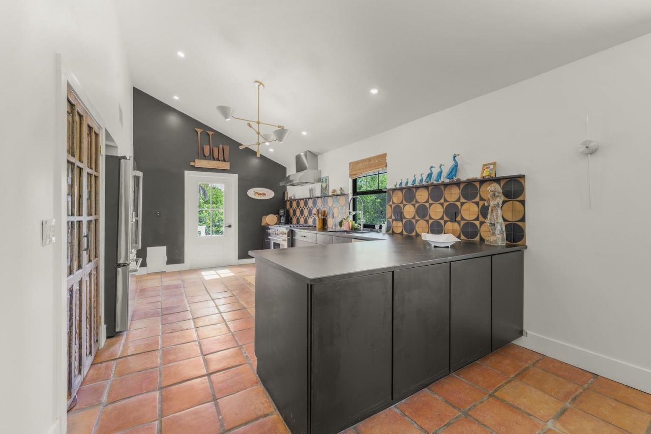 6062 Dinkins Lake Rd, Sanibel, FL 33957 Photo