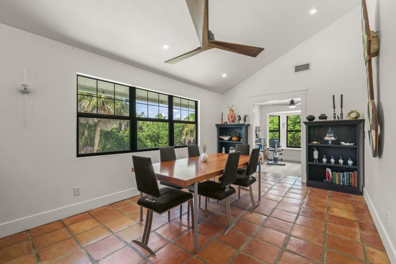 6062 Dinkins Lake Rd, Sanibel, FL 33957 Photo