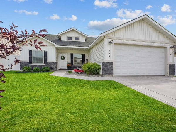 1009 Magnolia St, Burley, ID 83318