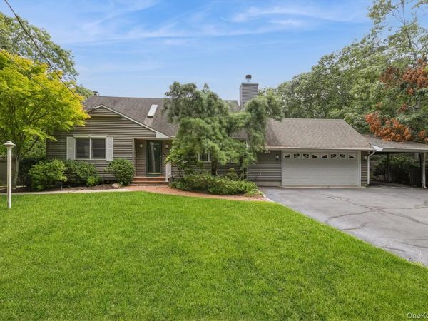 10 W Landing Road, Hampton Bays, NY 11946