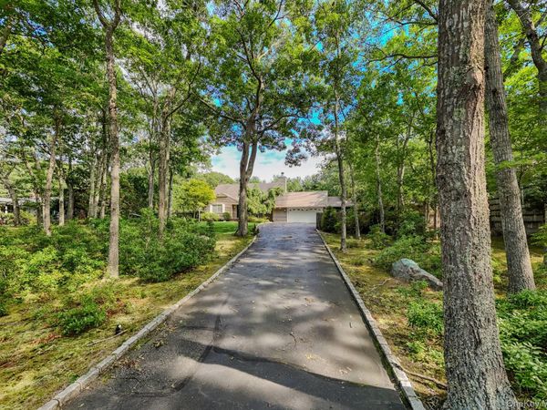 10 West Landing Road , Hampton Bays, NY 11946