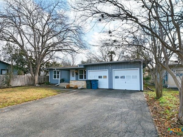 571 W Merriweather Street, New Braunfels, TX 78130