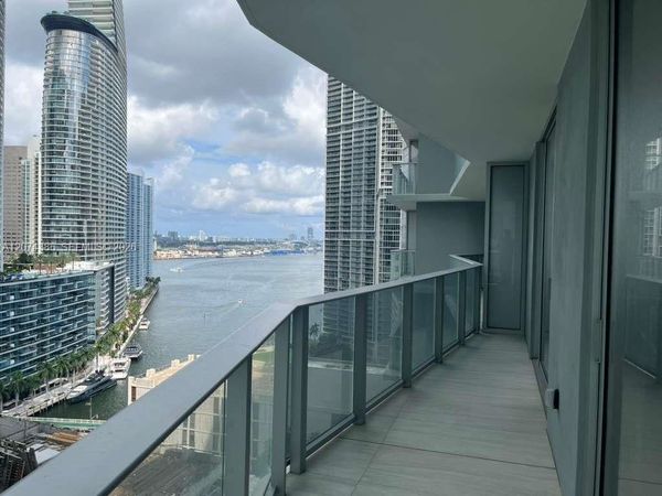 77 SE 5th St, Unit 2206, Miami, FL 33131