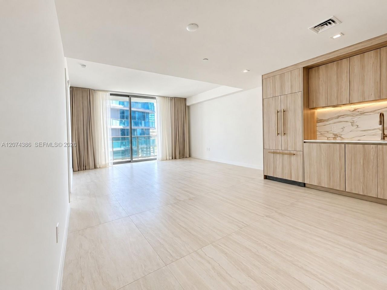 77 SE 5th St, Unit 2206, Miami, FL 33131 Photo