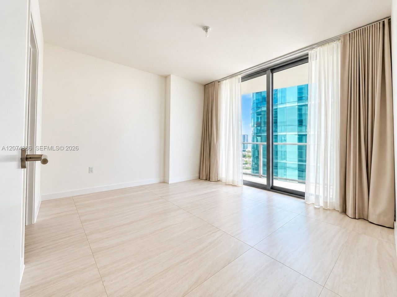 77 SE 5th St, Unit 2206, Miami, FL 33131 Photo