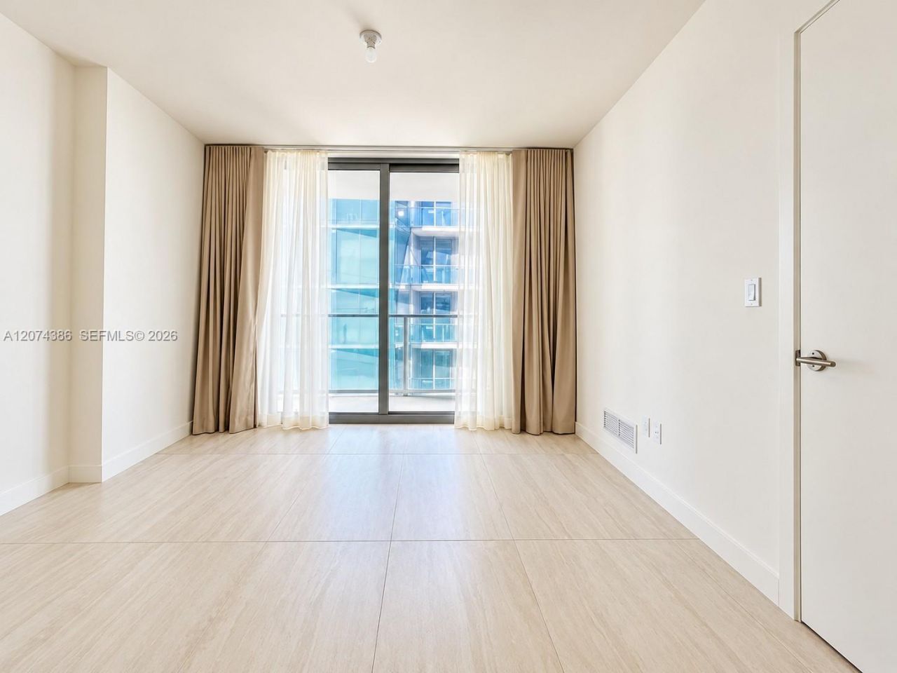 77 SE 5th St, Unit 2206, Miami, FL 33131 Photo
