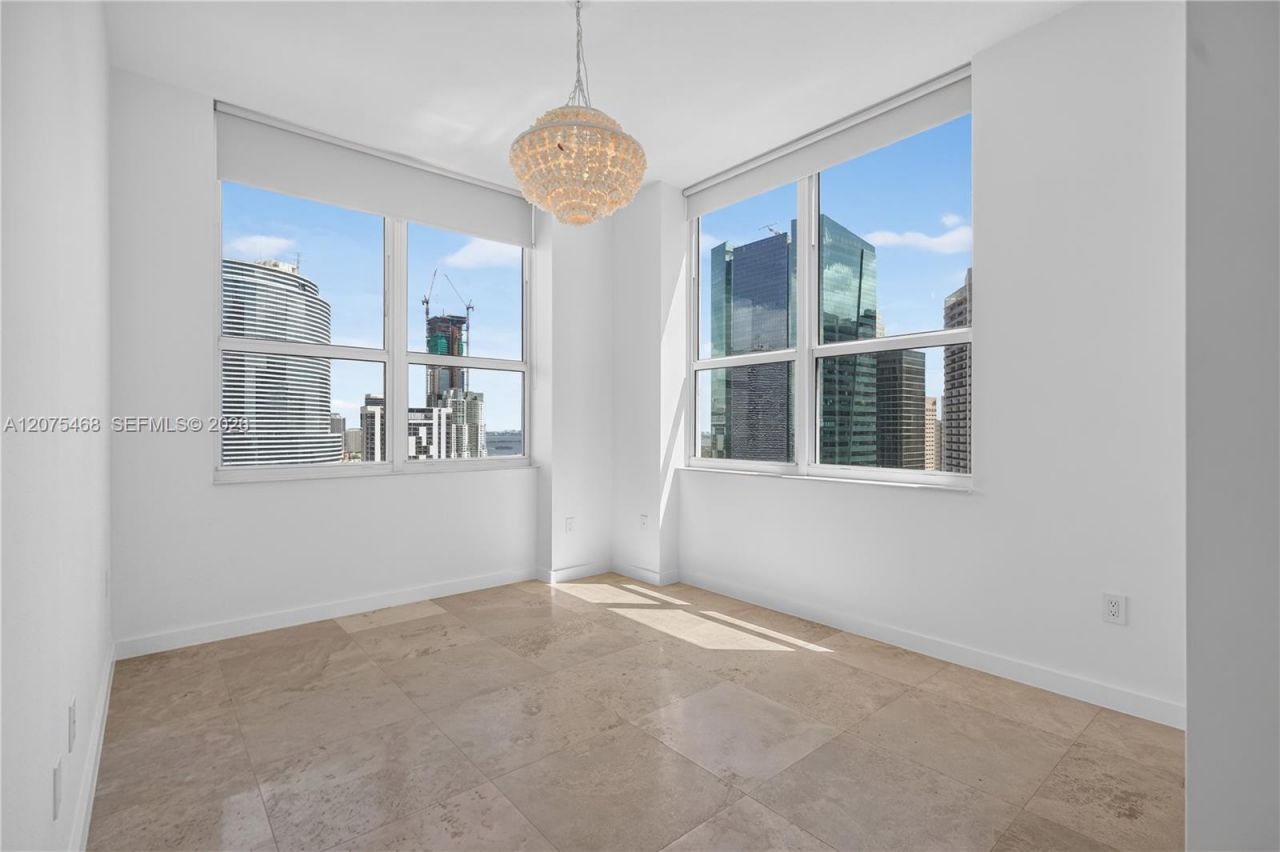 31 SE 5th St, Unit 4212, Miami, FL 33131 Photo